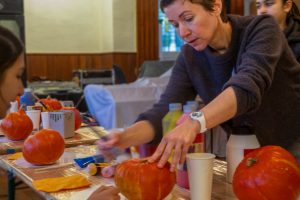 Kürbisse bemahlen mit Leleky e.V.